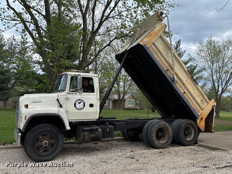 image for item FB3372 1983 Ford LNT8000 dump truck