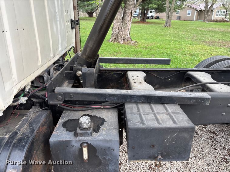 image for item FB3372 1983 Ford LNT8000 dump truck