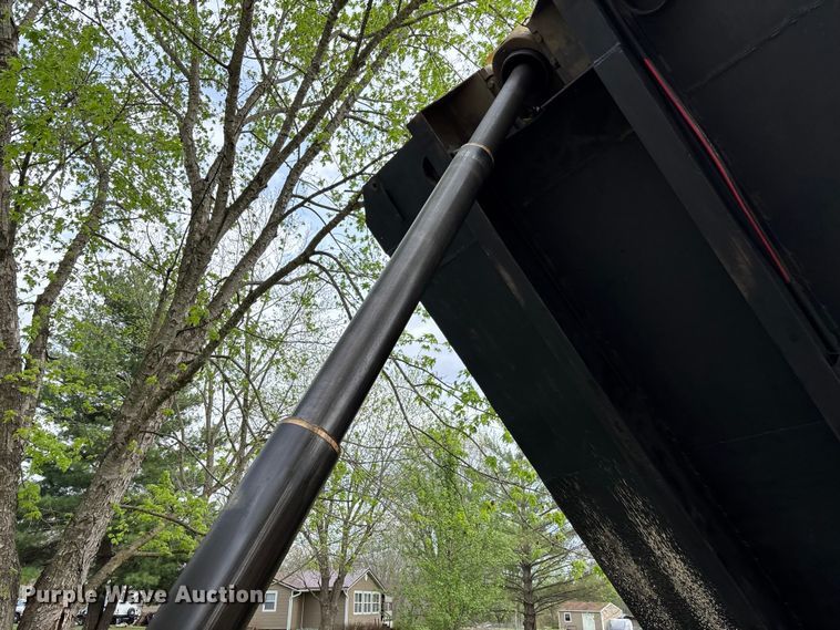 image for item FB3372 1983 Ford LNT8000 dump truck