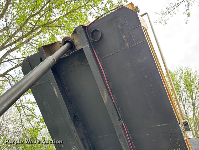 image for item FB3372 1983 Ford LNT8000 dump truck