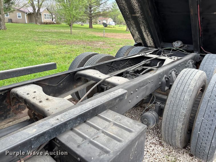 image for item FB3372 1983 Ford LNT8000 dump truck