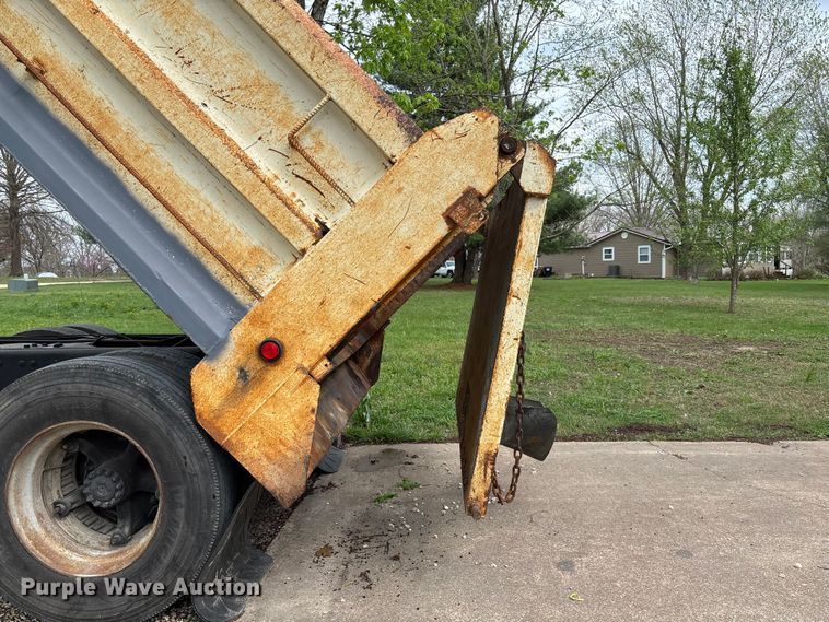 image for item FB3372 1983 Ford LNT8000 dump truck