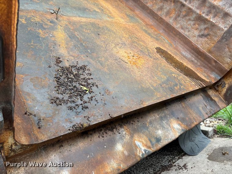 image for item FB3372 1983 Ford LNT8000 dump truck