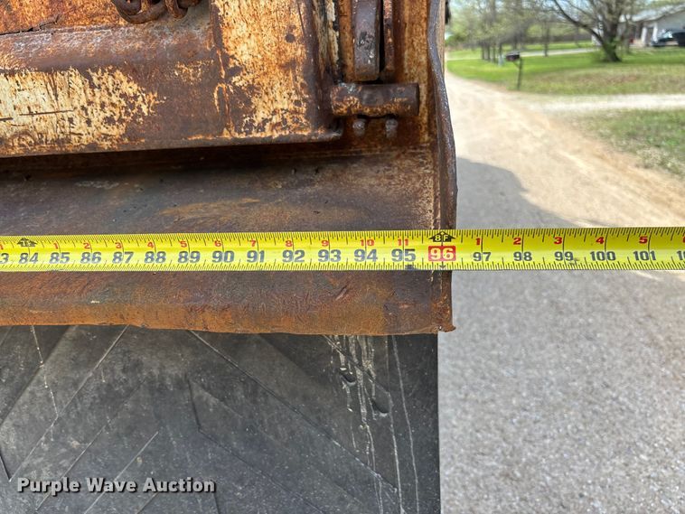 image for item FB3372 1983 Ford LNT8000 dump truck