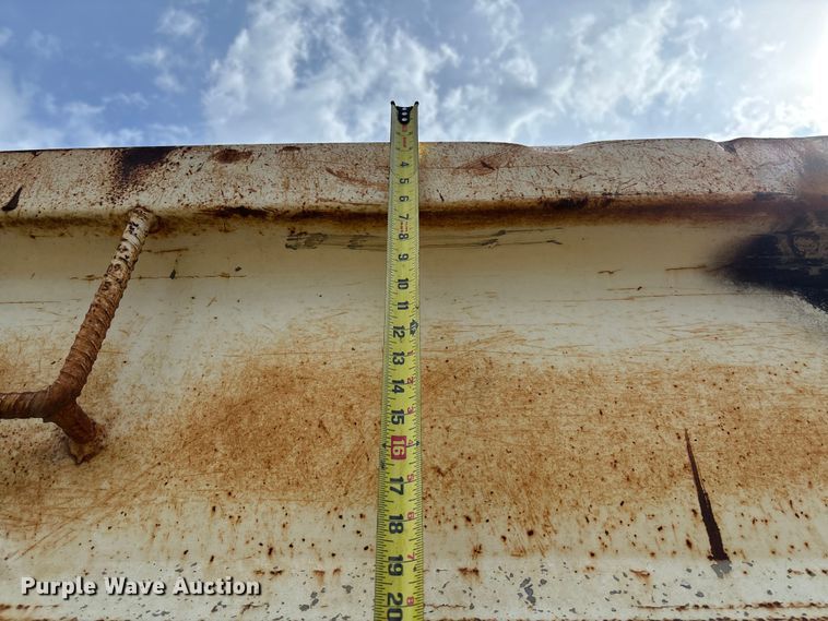 image for item FB3372 1983 Ford LNT8000 dump truck