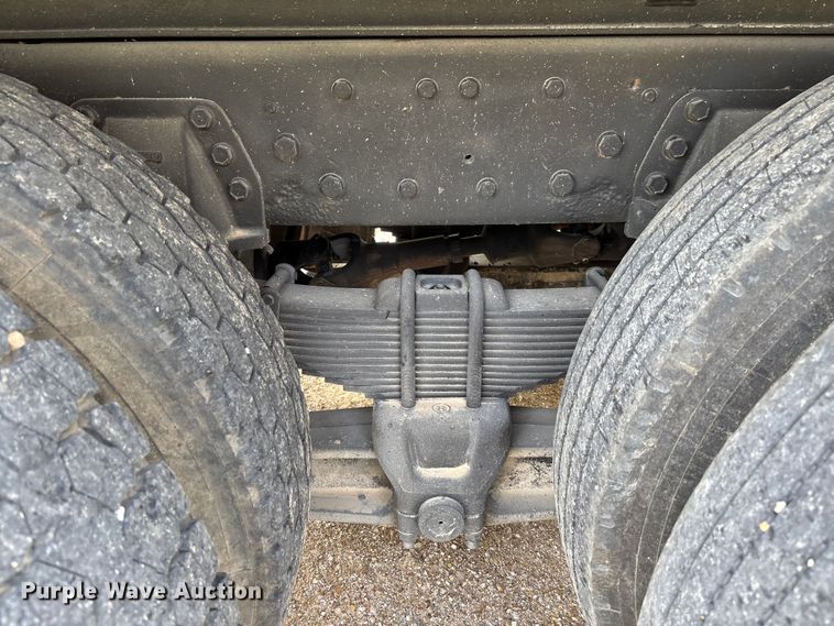 image for item FB3372 1983 Ford LNT8000 dump truck