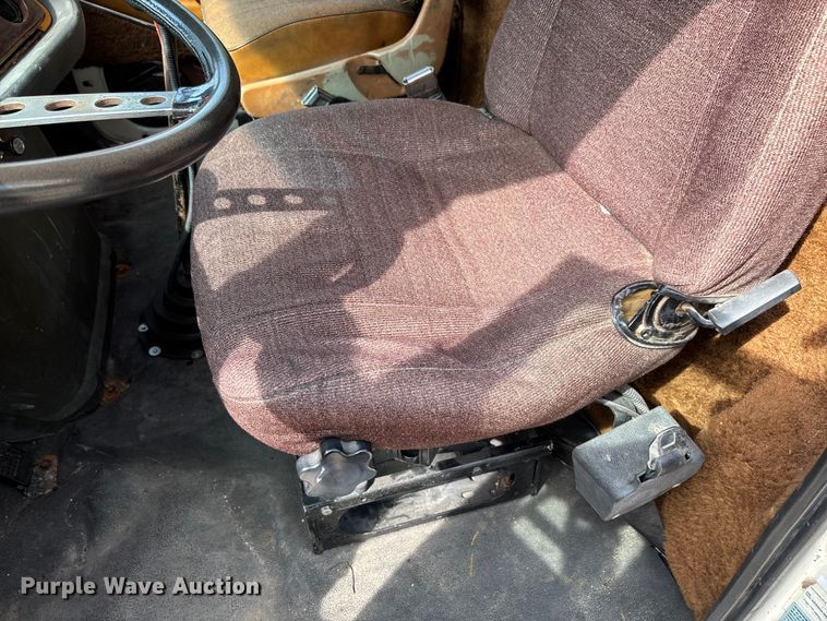 image for item FB3372 1983 Ford LNT8000 dump truck