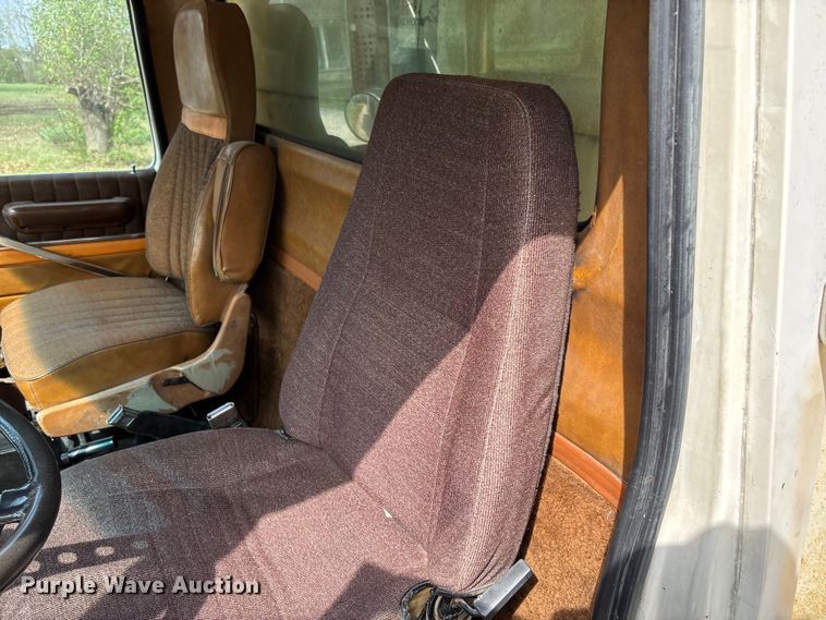 image for item FB3372 1983 Ford LNT8000 dump truck