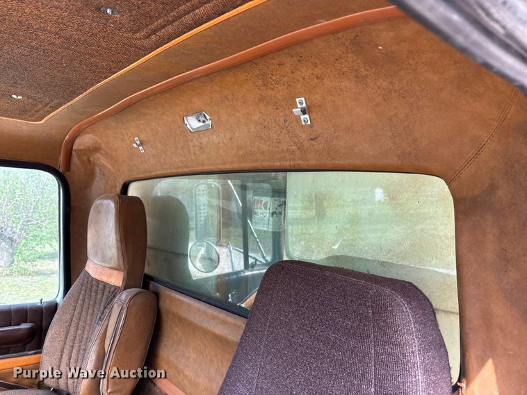 image for item FB3372 1983 Ford LNT8000 dump truck