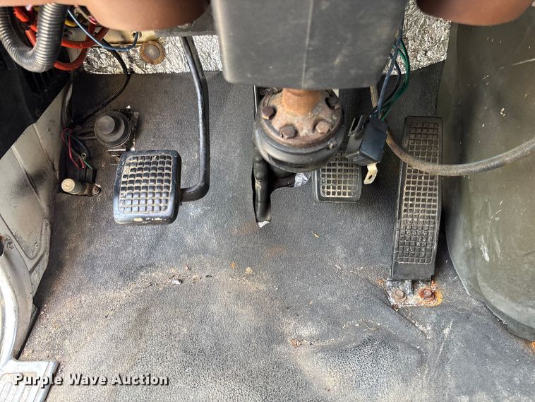 image for item FB3372 1983 Ford LNT8000 dump truck