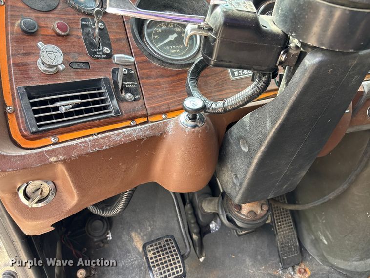 image for item FB3372 1983 Ford LNT8000 dump truck