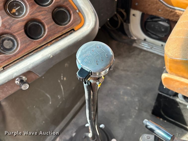 image for item FB3372 1983 Ford LNT8000 dump truck