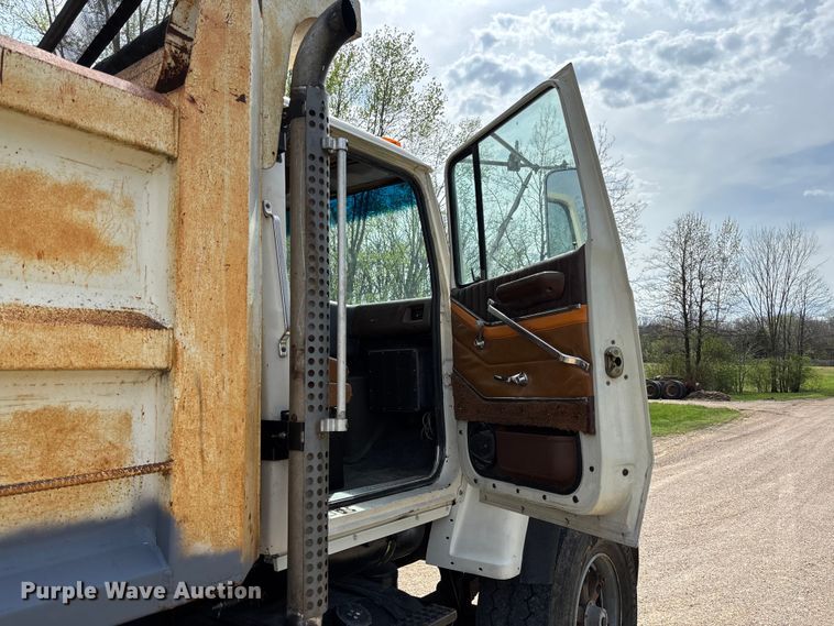 image for item FB3372 1983 Ford LNT8000 dump truck