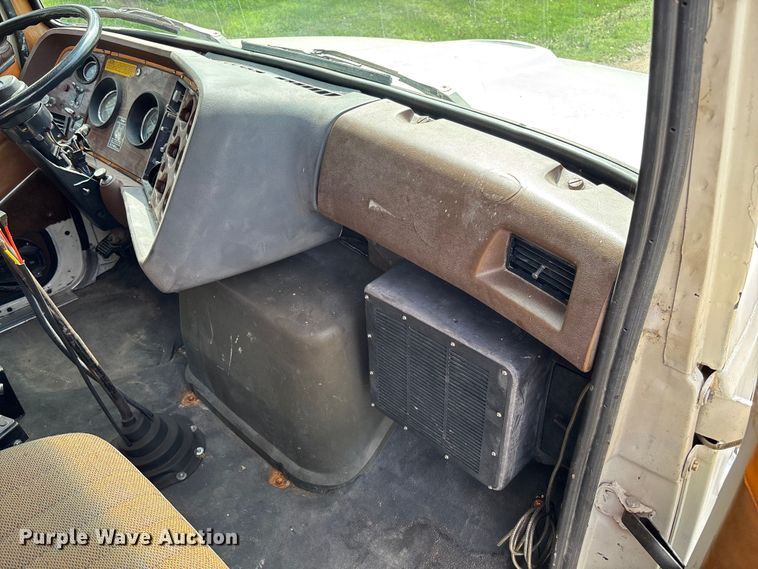 image for item FB3372 1983 Ford LNT8000 dump truck