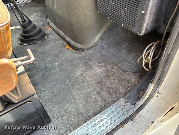 image for item FB3372 1983 Ford LNT8000 dump truck