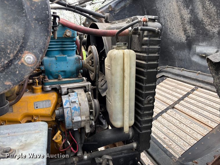 image for item FB3372 1983 Ford LNT8000 dump truck