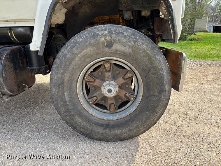 image for item FB3372 1983 Ford LNT8000 dump truck