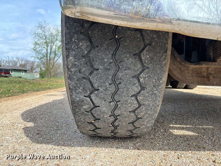 image for item FB3372 1983 Ford LNT8000 dump truck