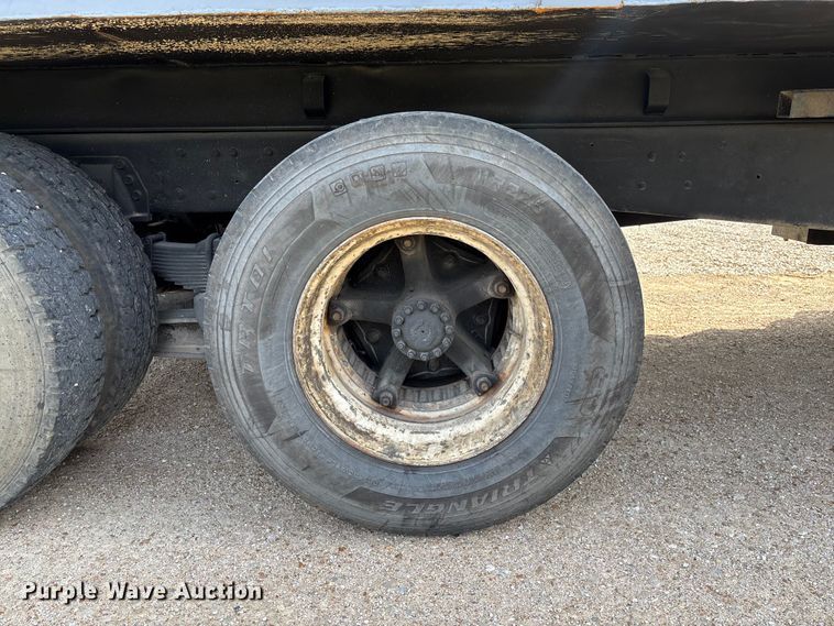 image for item FB3372 1983 Ford LNT8000 dump truck