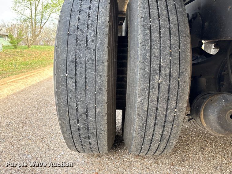 image for item FB3372 1983 Ford LNT8000 dump truck