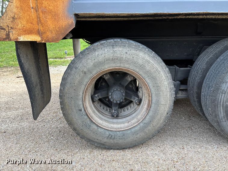 image for item FB3372 1983 Ford LNT8000 dump truck