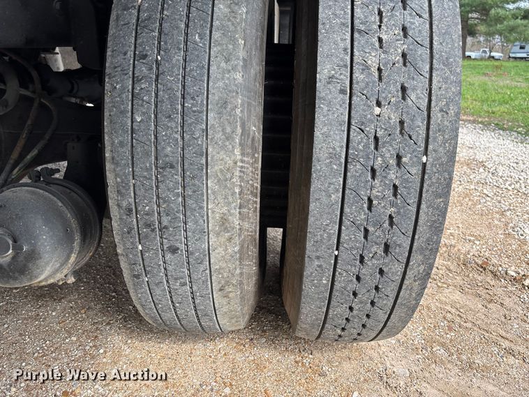 image for item FB3372 1983 Ford LNT8000 dump truck