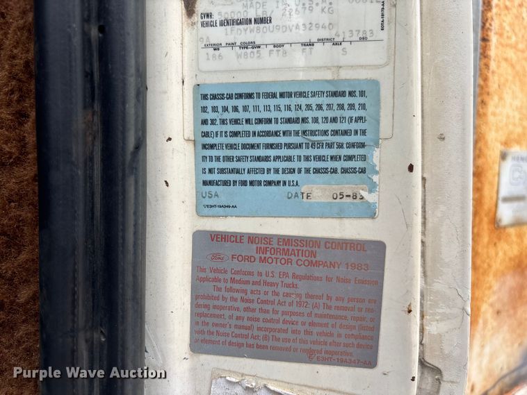 image for item FB3372 1983 Ford LNT8000 dump truck