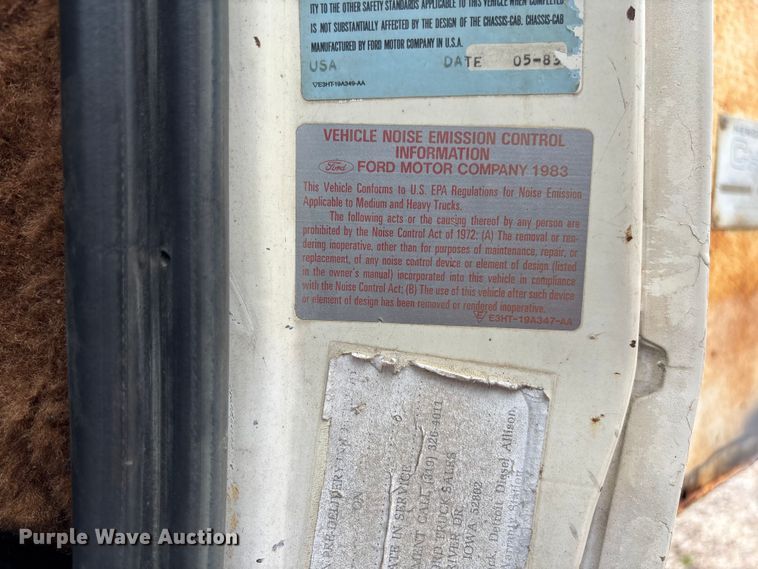 image for item FB3372 1983 Ford LNT8000 dump truck