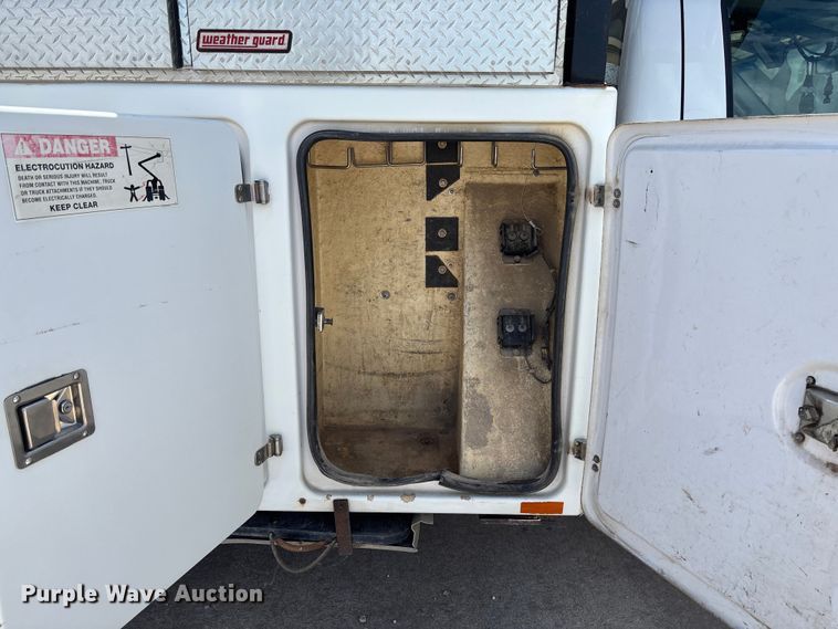 image for item FB3392 2011 Ford F550 bucket truck