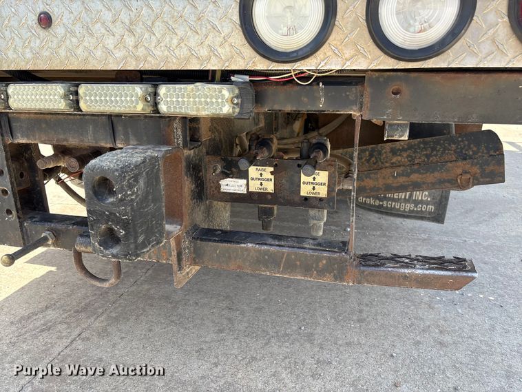 image for item FB3392 2011 Ford F550 bucket truck