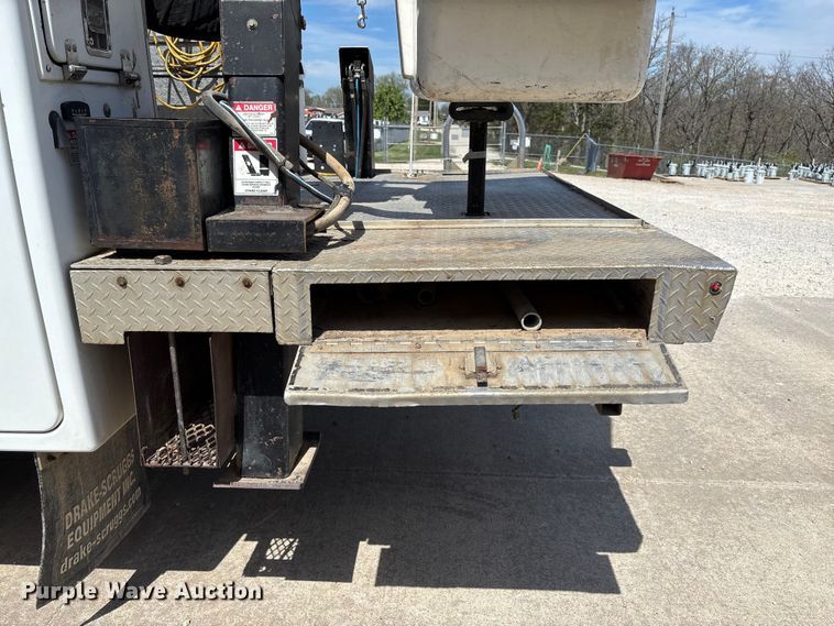 image for item FB3392 2011 Ford F550 bucket truck