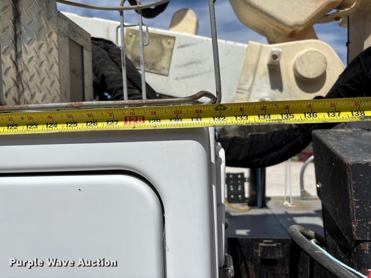 image for item FB3392 2011 Ford F550 bucket truck