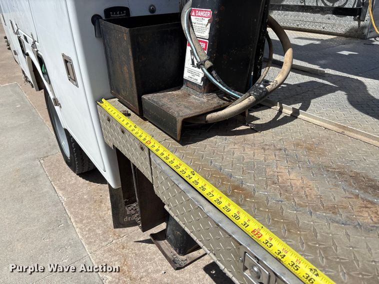 image for item FB3392 2011 Ford F550 bucket truck