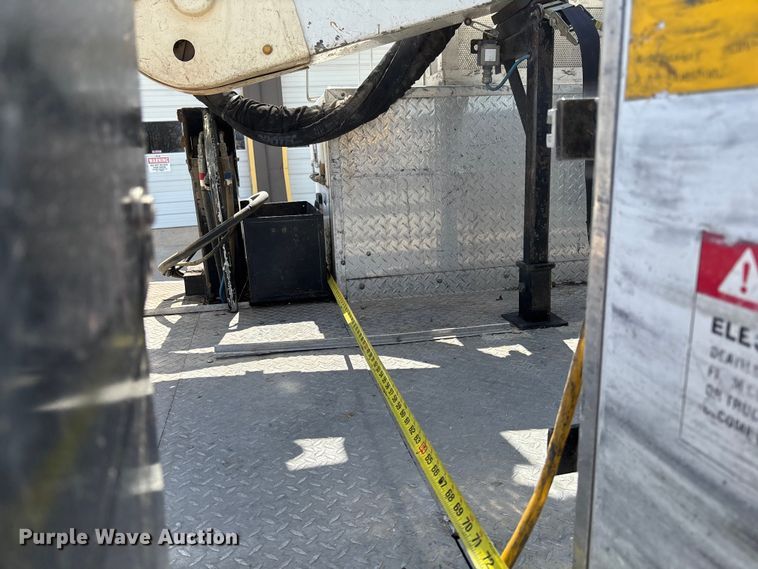 image for item FB3392 2011 Ford F550 bucket truck