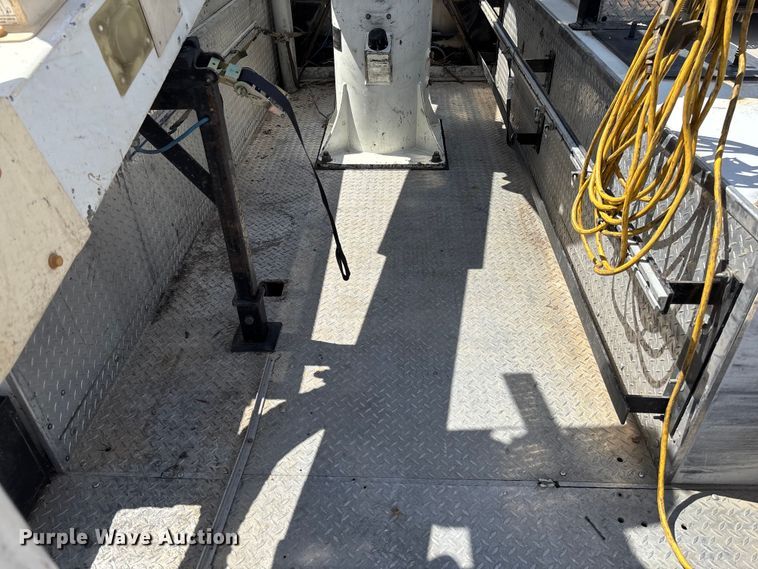 image for item FB3392 2011 Ford F550 bucket truck