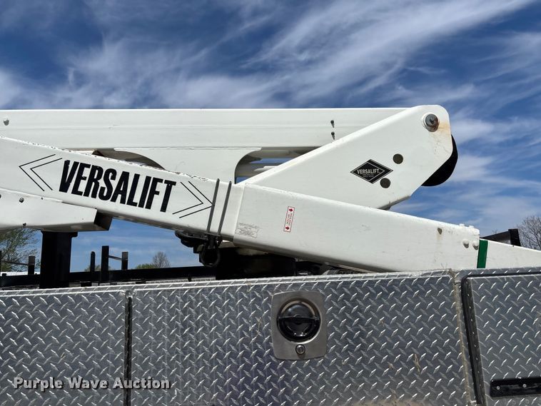 image for item FB3392 2011 Ford F550 bucket truck