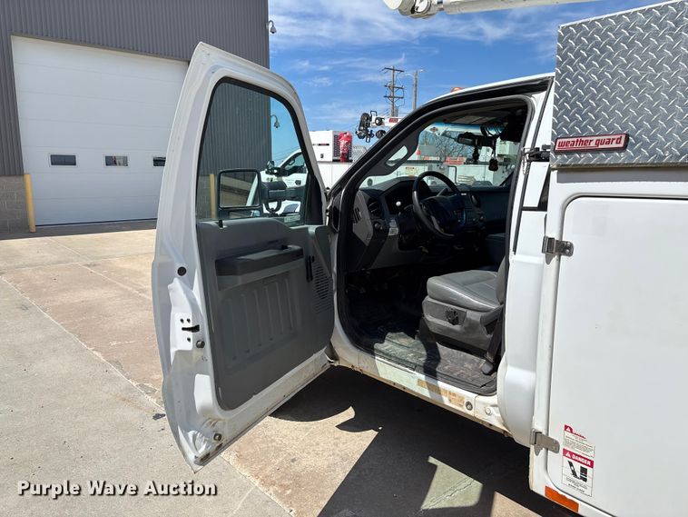 image for item FB3392 2011 Ford F550 bucket truck