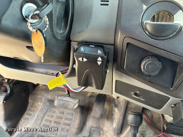 image for item FB3392 2011 Ford F550 bucket truck