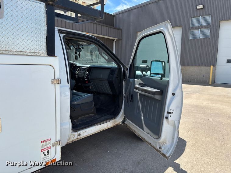 image for item FB3392 2011 Ford F550 bucket truck