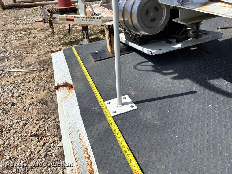 image for item FB3393 2021 Highway Manufacturing Company HHF pressure digger truck bed
