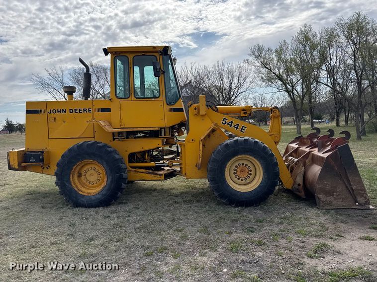image for item FB7138 1988 John Deere 544E 