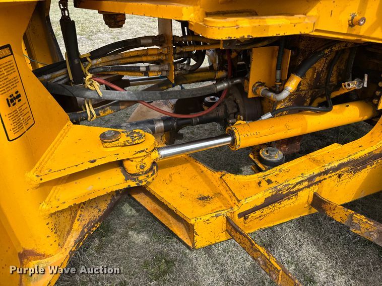 image for item FB7138 1988 John Deere 544E 