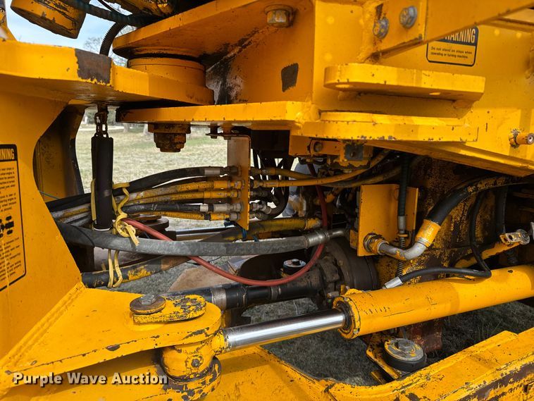 image for item FB7138 1988 John Deere 544E 