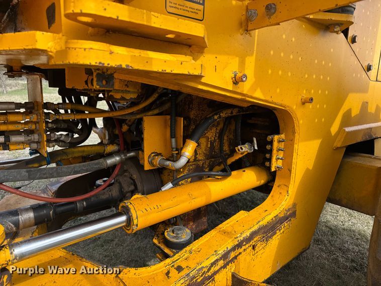 image for item FB7138 1988 John Deere 544E 