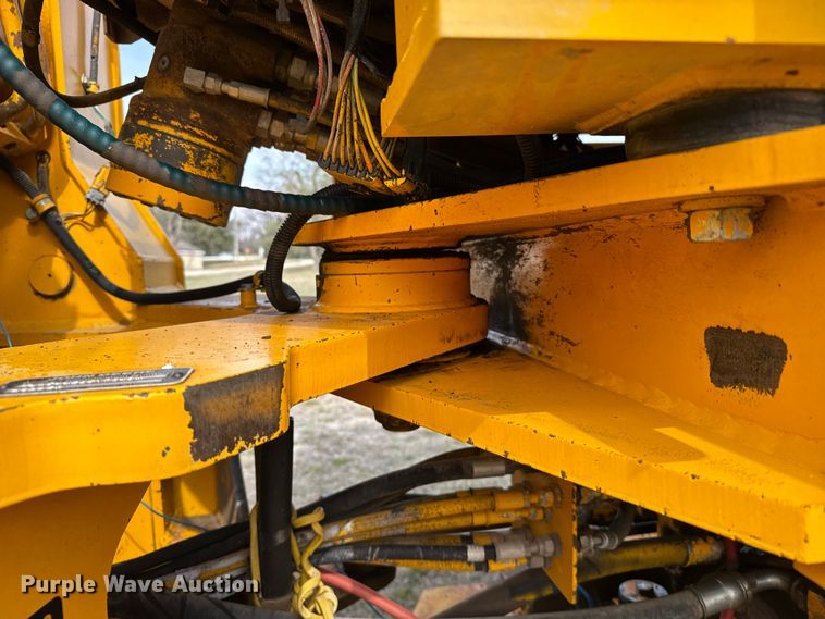 image for item FB7138 1988 John Deere 544E 