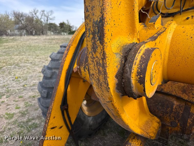 image for item FB7138 1988 John Deere 544E 