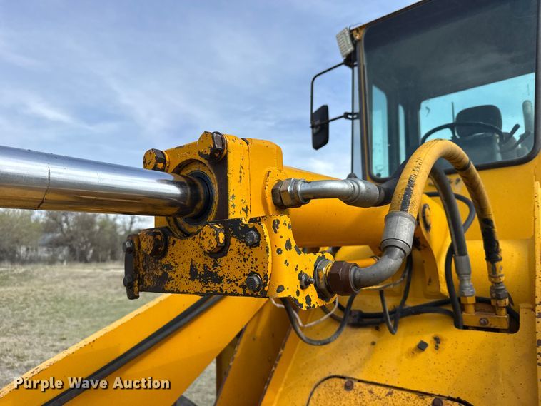 image for item FB7138 1988 John Deere 544E 