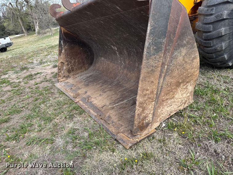 image for item FB7138 1988 John Deere 544E 