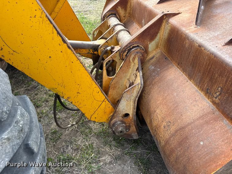 image for item FB7138 1988 John Deere 544E 