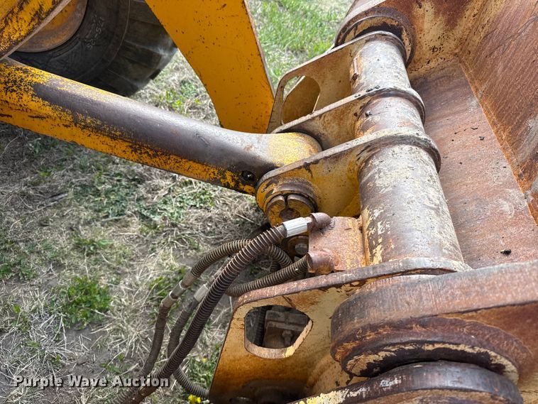 image for item FB7138 1988 John Deere 544E 